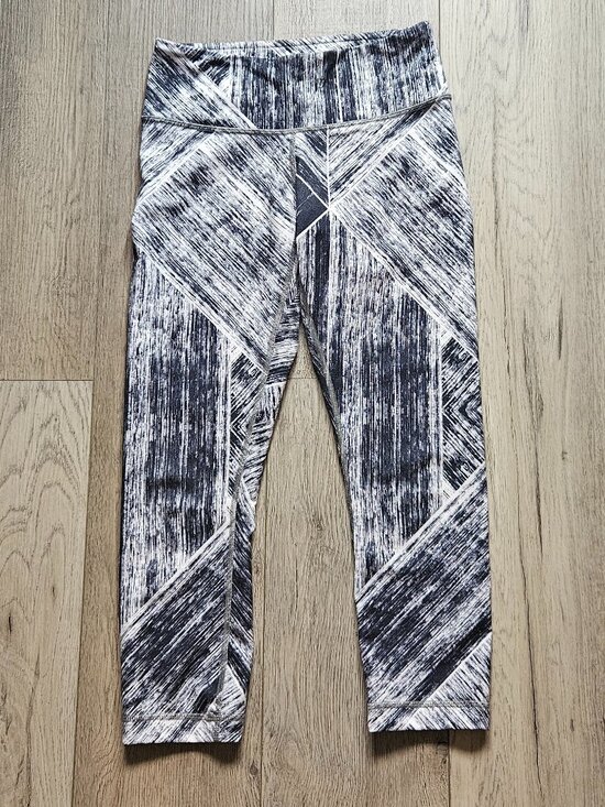 lululemon athletica Pants - Lululemon Womens Size 4 High Rise Crop Leggings Black White Abstract Print 4